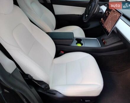 Черный Тесла Model Y, объемом двигателя 0 л и пробегом 97 тыс. км за 28000 $, фото 12 на Automoto.ua