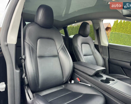 Чорний Тесла Model Y, об'ємом двигуна 0 л та пробігом 62 тис. км за 24999 $, фото 35 на Automoto.ua