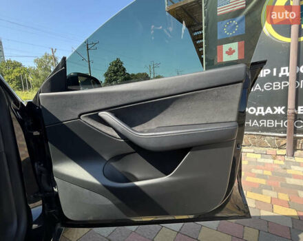 Черный Тесла Model Y, объемом двигателя 0 л и пробегом 51 тыс. км за 27300 $, фото 14 на Automoto.ua