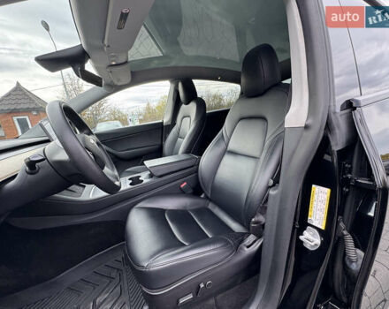 Чорний Тесла Model Y, об'ємом двигуна 0 л та пробігом 62 тис. км за 24999 $, фото 55 на Automoto.ua