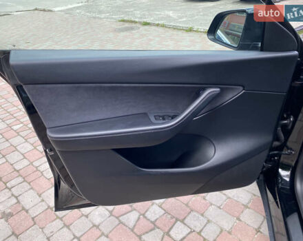 Черный Тесла Model Y, объемом двигателя 0 л и пробегом 74 тыс. км за 27699 $, фото 19 на Automoto.ua