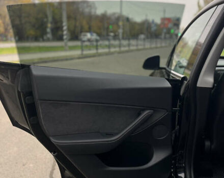 Черный Тесла Model Y, объемом двигателя 0 л и пробегом 5 тыс. км за 24999 $, фото 8 на Automoto.ua