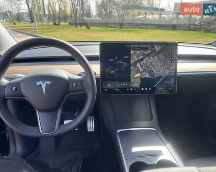 Черный Тесла Model Y, объемом двигателя 0 л и пробегом 27 тыс. км за 29999 $, фото 6 на Automoto.ua