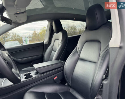 Чорний Тесла Model Y, об'ємом двигуна 0 л та пробігом 62 тис. км за 24999 $, фото 56 на Automoto.ua
