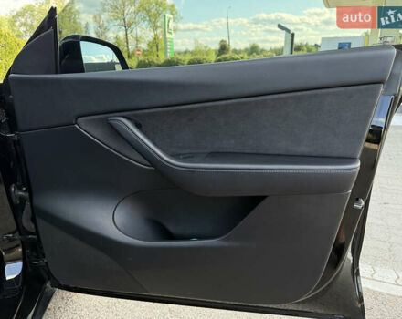 Черный Тесла Model Y, объемом двигателя 0 л и пробегом 89 тыс. км за 23450 $, фото 41 на Automoto.ua