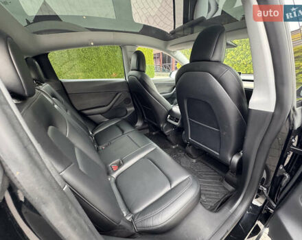 Чорний Тесла Model Y, об'ємом двигуна 0 л та пробігом 62 тис. км за 24999 $, фото 45 на Automoto.ua