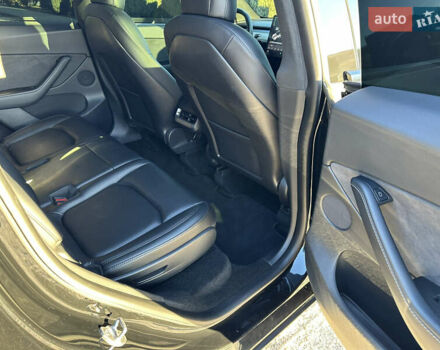 Черный Тесла Model Y, объемом двигателя 0 л и пробегом 60 тыс. км за 22999 $, фото 24 на Automoto.ua