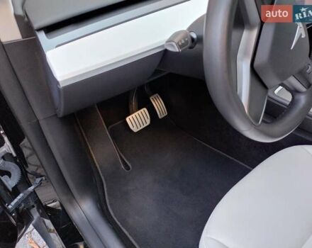 Черный Тесла Model Y, объемом двигателя 0 л и пробегом 97 тыс. км за 28000 $, фото 14 на Automoto.ua