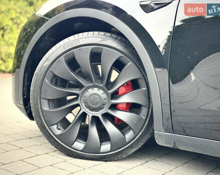 Чорний Тесла Model Y, об'ємом двигуна 0 л та пробігом 62 тис. км за 24999 $, фото 26 на Automoto.ua