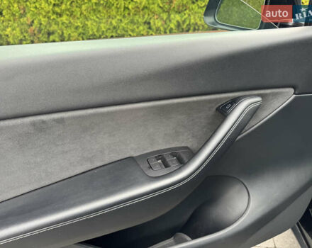 Чорний Тесла Model Y, об'ємом двигуна 0 л та пробігом 62 тис. км за 24999 $, фото 59 на Automoto.ua