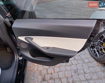 Черный Тесла Model Y, объемом двигателя 0 л и пробегом 97 тыс. км за 28000 $, фото 16 на Automoto.ua