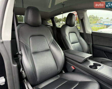 Чорний Тесла Model Y, об'ємом двигуна 0 л та пробігом 62 тис. км за 24999 $, фото 35 на Automoto.ua