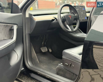 Черный Тесла Model Y, объемом двигателя 0 л и пробегом 55 тыс. км за 26300 $, фото 9 на Automoto.ua