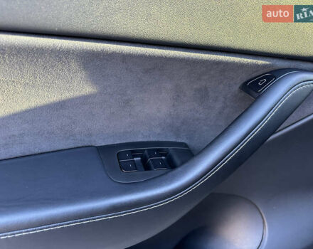 Черный Тесла Model Y, объемом двигателя 0 л и пробегом 60 тыс. км за 22999 $, фото 15 на Automoto.ua