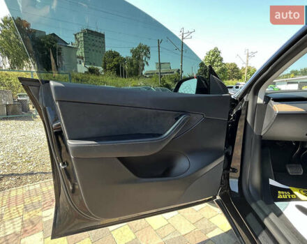 Черный Тесла Model Y, объемом двигателя 0 л и пробегом 51 тыс. км за 27300 $, фото 8 на Automoto.ua