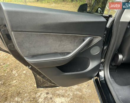 Черный Тесла Model Y, объемом двигателя 0 л и пробегом 125 тыс. км за 24300 $, фото 11 на Automoto.ua