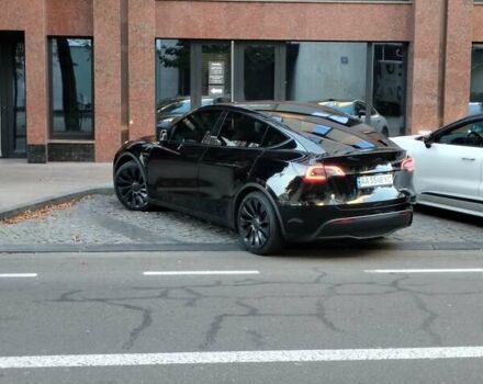 Черный Тесла Model Y, объемом двигателя 0 л и пробегом 97 тыс. км за 28000 $, фото 5 на Automoto.ua