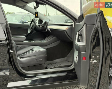 Чорний Тесла Model Y, об'ємом двигуна 0 л та пробігом 62 тис. км за 24999 $, фото 39 на Automoto.ua