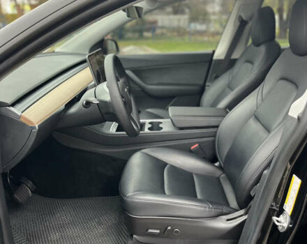 Черный Тесла Model Y, объемом двигателя 0 л и пробегом 5 тыс. км за 24999 $, фото 13 на Automoto.ua