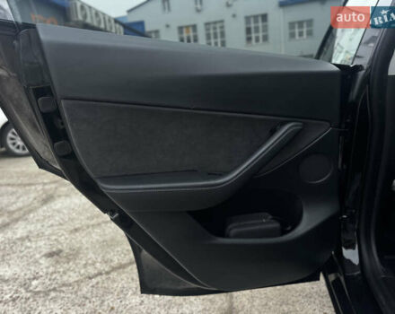 Чорний Тесла Model Y, об'ємом двигуна 0 л та пробігом 13 тис. км за 24500 $, фото 32 на Automoto.ua