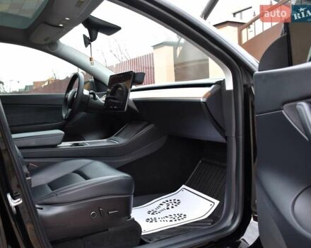 Черный Тесла Model Y, объемом двигателя 0 л и пробегом 73 тыс. км за 25950 $, фото 50 на Automoto.ua