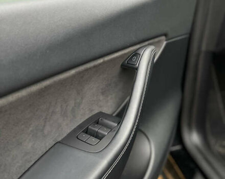 Черный Тесла Model Y, объемом двигателя 0 л и пробегом 158 тыс. км за 22000 $, фото 9 на Automoto.ua