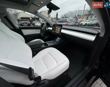 Черный Тесла Model Y, объемом двигателя 0 л и пробегом 45 тыс. км за 25999 $, фото 24 на Automoto.ua