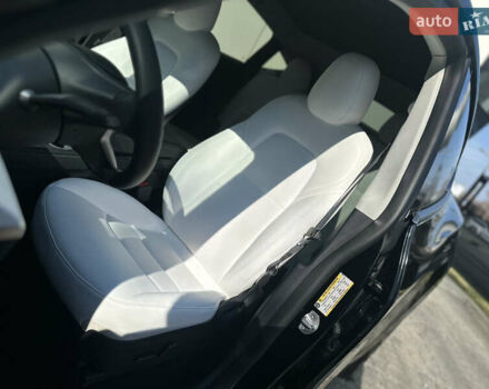 Черный Тесла Model Y, объемом двигателя 0 л и пробегом 24 тыс. км за 31000 $, фото 34 на Automoto.ua