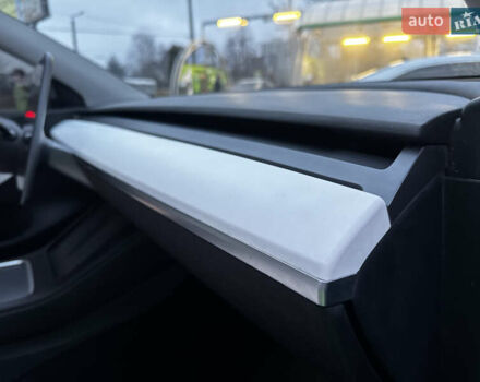 Черный Тесла Model Y, объемом двигателя 0 л и пробегом 85 тыс. км за 28000 $, фото 42 на Automoto.ua