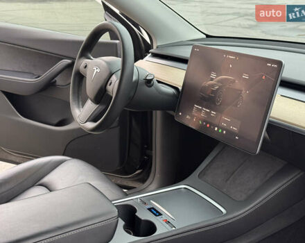 Черный Тесла Model Y, объемом двигателя 0 л и пробегом 68 тыс. км за 25000 $, фото 7 на Automoto.ua