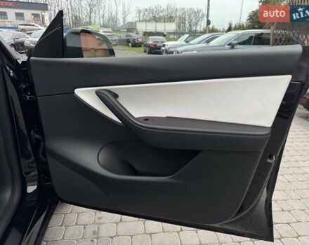Черный Тесла Model Y, объемом двигателя 0 л и пробегом 45 тыс. км за 25999 $, фото 23 на Automoto.ua