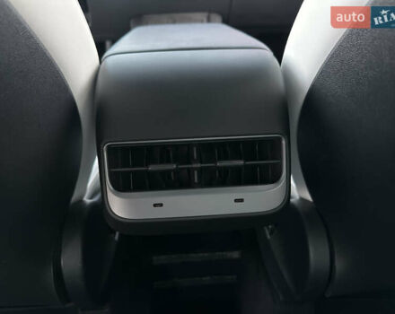 Чорний Тесла Model Y, об'ємом двигуна 0 л та пробігом 135 тис. км за 26499 $, фото 42 на Automoto.ua