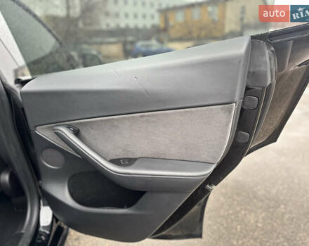 Чорний Тесла Model Y, об'ємом двигуна 0 л та пробігом 27 тис. км за 28900 $, фото 21 на Automoto.ua