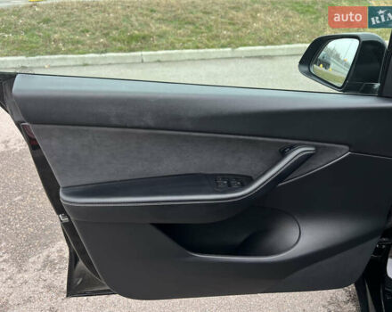 Черный Тесла Model Y, объемом двигателя 0 л и пробегом 61 тыс. км за 22900 $, фото 16 на Automoto.ua