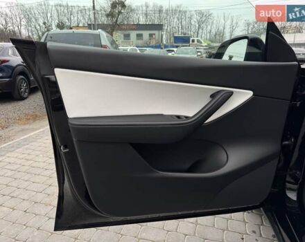 Черный Тесла Model Y, объемом двигателя 0 л и пробегом 45 тыс. км за 25999 $, фото 18 на Automoto.ua