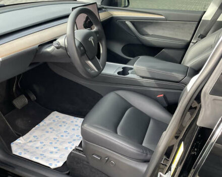 Черный Тесла Model Y, объемом двигателя 0 л и пробегом 31 тыс. км за 25990 $, фото 34 на Automoto.ua