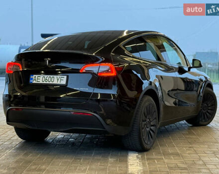 Черный Тесла Model Y, объемом двигателя 0 л и пробегом 53 тыс. км за 34999 $, фото 5 на Automoto.ua