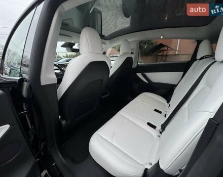 Черный Тесла Model Y, объемом двигателя 0 л и пробегом 45 тыс. км за 25999 $, фото 2 на Automoto.ua