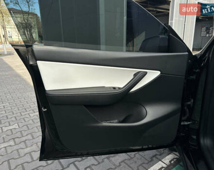 Черный Тесла Model Y, объемом двигателя 0 л и пробегом 136 тыс. км за 26199 $, фото 29 на Automoto.ua