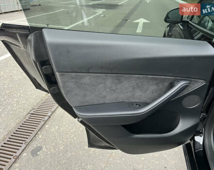 Черный Тесла Model Y, объемом двигателя 0 л и пробегом 61 тыс. км за 22900 $, фото 28 на Automoto.ua
