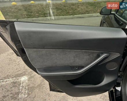 Черный Тесла Model Y, объемом двигателя 0 л и пробегом 61 тыс. км за 22900 $, фото 33 на Automoto.ua