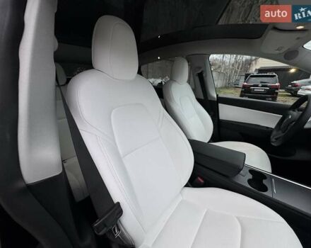 Черный Тесла Model Y, объемом двигателя 0 л и пробегом 45 тыс. км за 25999 $, фото 25 на Automoto.ua