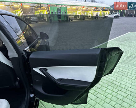 Черный Тесла Model Y, объемом двигателя 0 л и пробегом 85 тыс. км за 28000 $, фото 32 на Automoto.ua