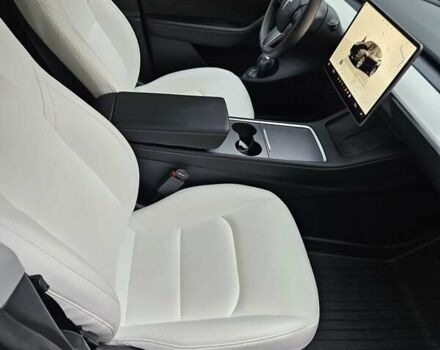 Тесла Model Y 2022 в Днепре (Днепропетровске) на Automoto.ua Черный Тесла Model Y, объемом двигателя 0 л и пробегом 30 тыс. км за 30000 $, фото 2 на Automoto.ua