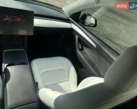 Черный Тесла Model Y, объемом двигателя 0 л и пробегом 24 тыс. км за 31000 $, фото 41 на Automoto.ua