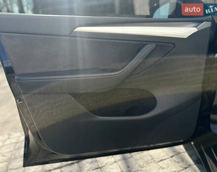 Черный Тесла Model Y, объемом двигателя 0 л и пробегом 24 тыс. км за 31000 $, фото 36 на Automoto.ua