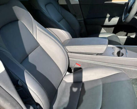 Черный Тесла Model Y, объемом двигателя 0 л и пробегом 51 тыс. км за 23699 $, фото 18 на Automoto.ua