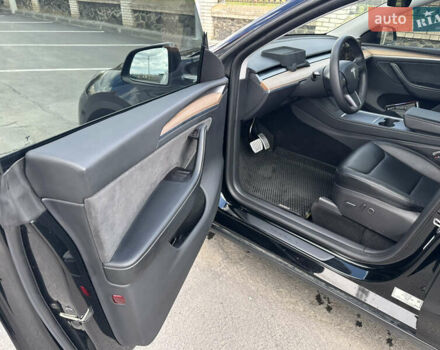 Черный Тесла Model Y, объемом двигателя 0 л и пробегом 36 тыс. км за 40800 $, фото 9 на Automoto.ua