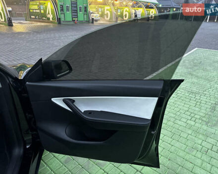 Черный Тесла Model Y, объемом двигателя 0 л и пробегом 85 тыс. км за 28000 $, фото 37 на Automoto.ua
