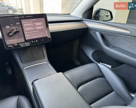 Черный Тесла Model Y, объемом двигателя 0 л и пробегом 48 тыс. км за 28999 $, фото 28 на Automoto.ua